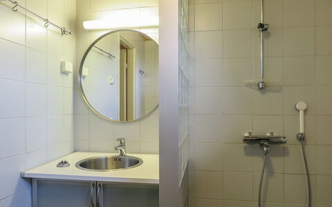 Kiehinen 2: Plumbing Fixture, Wall, Bathroom, Bathroom Sink, Interior Design, Flooring, Sink, Floor, Tap, Plumbing