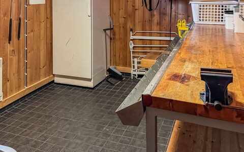 Sompsanniemi: Wood, Flooring, Floor, Room, Wood Stain, Plywood, Hardwood, Cabinetry, Shelf