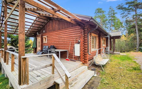 Korvenniemi: Waterway, Bank, Watercourse, Lake, Cottage, Forest, Channel, Reservoir, Log Cabin