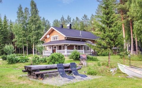 Villa Hermanni: House, Cottage, Home, Roof, Land Lot, Rural Area, Siding, Estate, Porch