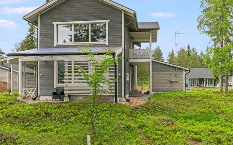 Paltamon Golfhovi B: Waterway, Bank, Watercourse, Lake, Cottage, Forest, Channel, Reservoir, Log Cabin