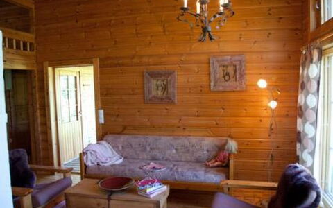 Ylähuone: Tree, Bank, House, Cottage, Lake, Pond, Forest, Log Cabin