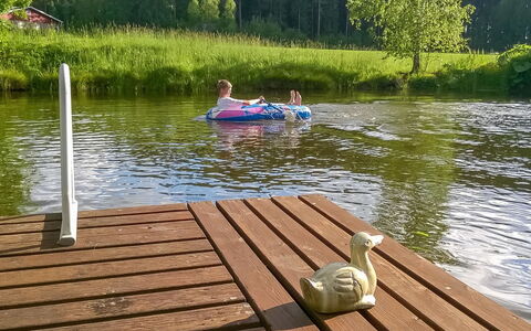 Hilupilttuu: Waterway, Bank, Watercourse, Lake, Cottage, Forest, Channel, Reservoir, Log Cabin