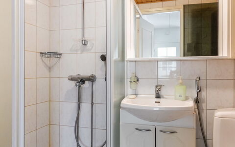 Levi Star 1503: Bathroom Sink, Bathroom, Plumbing Fixture, Sink, Interior Design, Flooring, Floor, Tap, Room, Toilet