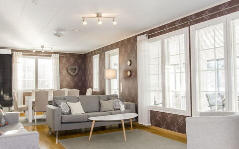 Villa Eriksberg: Wood, Trunk, Winter, Twig, Outdoor Furniture, Freezing, Woodland, Snow, Backyard
