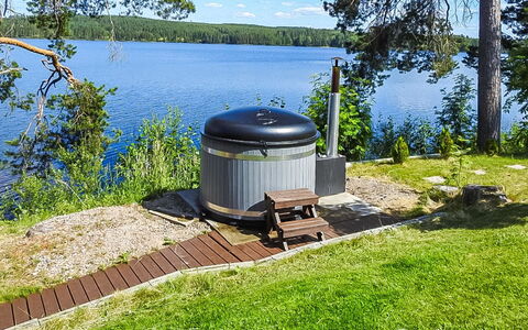 Pusula: Waterway, Bank, Watercourse, Lake, Cottage, Forest, Channel, Reservoir, Log Cabin