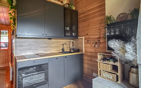 Lupposyöte B1: Wood, Flooring, Kitchen, Interior Design, Furniture, Countertop, Floor, Cabinetry, Wood Stain, Kitchen Appliance