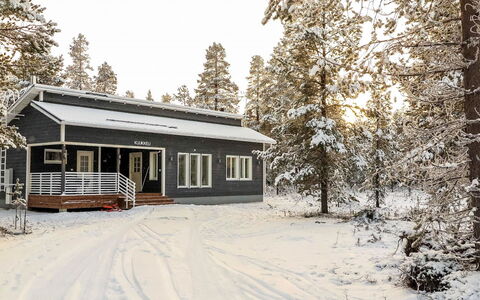 Kuukkeli: Waterway, Bank, Watercourse, Lake, Cottage, Forest, Channel, Reservoir, Log Cabin