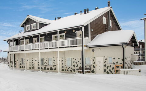Vaeltajankulma Huoneisto 3: Cottage, House, Home, Garden Buildings, Siding, Log Cabin, Farmhouse, Estate, Shed, Yard