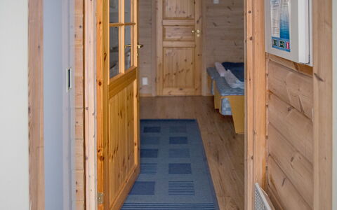 Vaeltajankulma Huoneisto 3: Cottage, House, Home, Garden Buildings, Siding, Log Cabin, Farmhouse, Estate, Shed, Yard
