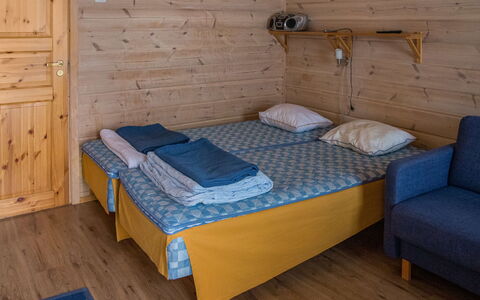 Vaeltajankulma Huoneisto 3: Cottage, House, Home, Garden Buildings, Siding, Log Cabin, Farmhouse, Estate, Shed, Yard