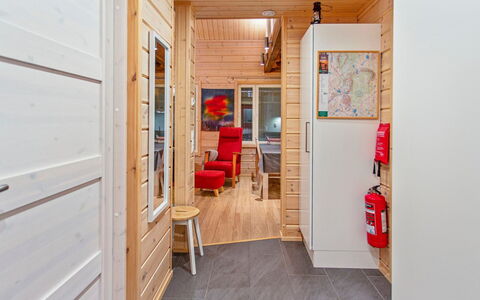 Kevätpiippo B: Waterway, Bank, Watercourse, Lake, Cottage, Forest, Channel, Reservoir, Log Cabin
