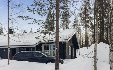 Lomaylläs B26 Palovaarankaarre 8 a: Waterway, Bank, Watercourse, Lake, Cottage, Forest, Channel, Reservoir, Log Cabin
