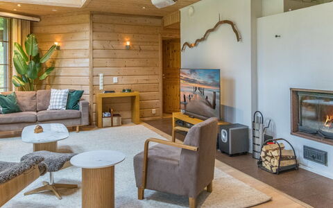 Villa Lumo (Ent. Ylläskyrö): Furniture, Interior Design, Flooring, Floor, Couch, Wood, Ceiling, Living Room, Wood Flooring, Room