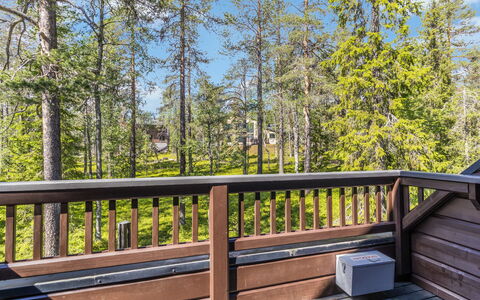 Villa Lumo (Ent. Ylläskyrö): Wood, Hardwood, Deck, Porch, Plank, Handrail, Shade, Wood Stain, Balcony, Larch