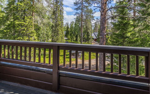 Villa Lumo (Ent. Ylläskyrö): Wood, Hardwood, Deck, Fence, Porch, Wood Stain, Handrail, Plank, Baluster, Wood Flooring