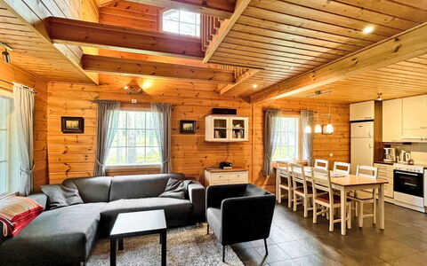 Ylläsriekko Itätupa: Roof, Home, Siding, Cottage, Yard, Hardwood, Design, Garden Buildings, Wood Stain, Farmhouse
