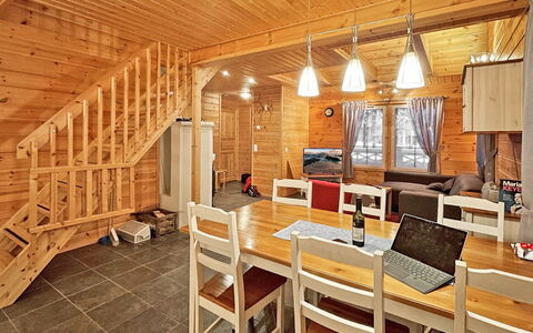 Ylläsriekko Itätupa: Roof, Home, Siding, Cottage, Yard, Hardwood, Design, Garden Buildings, Wood Stain, Farmhouse
