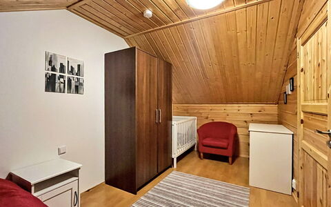 Ylläsriekko Itätupa: Roof, Home, Siding, Cottage, Yard, Hardwood, Design, Garden Buildings, Wood Stain, Farmhouse