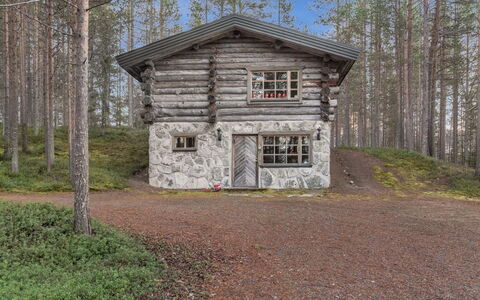Pohjantähti: Waterway, Bank, Watercourse, Lake, Cottage, Forest, Channel, Reservoir, Log Cabin