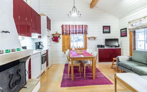 Lomaylläs H105 Pistopolku 2A: Waterway, Bank, Watercourse, Lake, Cottage, Forest, Channel, Reservoir, Log Cabin