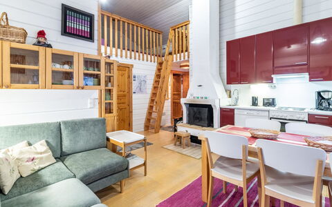 Lomaylläs H105 Pistopolku 2A: Waterway, Bank, Watercourse, Lake, Cottage, Forest, Channel, Reservoir, Log Cabin
