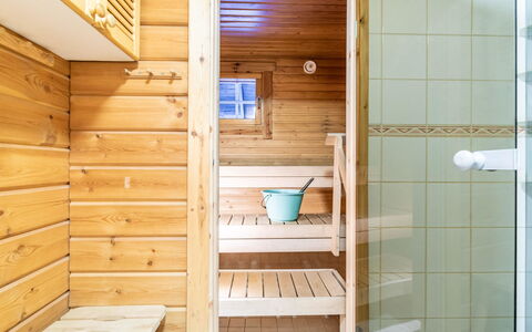 Lomaylläs H105 Pistopolku 2A: Waterway, Bank, Watercourse, Lake, Cottage, Forest, Channel, Reservoir, Log Cabin