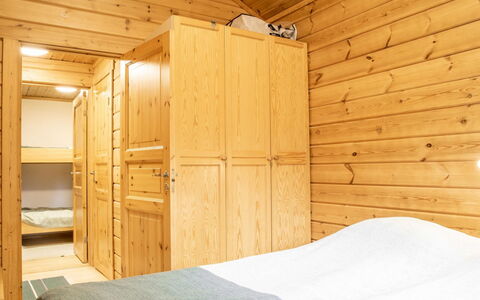 Lomaylläs H113 Pistopolku 5A: Waterway, Bank, Watercourse, Lake, Cottage, Forest, Channel, Reservoir, Log Cabin