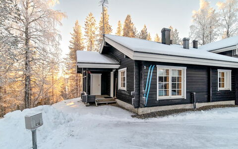 Lomaylläs B39 Suppapolku 6B: Waterway, Bank, Watercourse, Lake, Cottage, Forest, Channel, Reservoir, Log Cabin