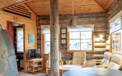 Ylläsparit As. Mustikka: Waterway, Bank, Watercourse, Lake, Cottage, Forest, Channel, Reservoir, Log Cabin