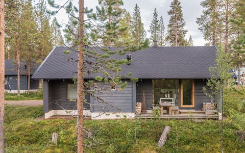 Neljä Vuodenaikaa A1 Karpalo: Waterway, Bank, Watercourse, Lake, Cottage, Forest, Channel, Reservoir, Log Cabin