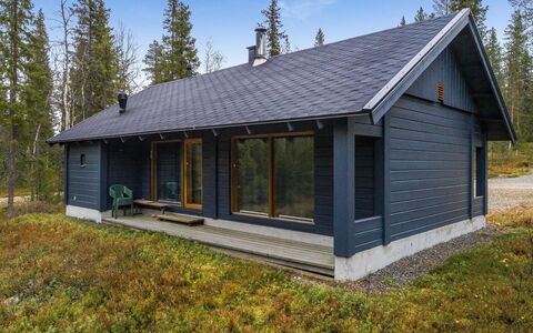 Neljä Vuodenaikaa B6: Wood, Cottage, House, Roof, Home, Siding, Garden Buildings, Slope, Shed, Log Cabin