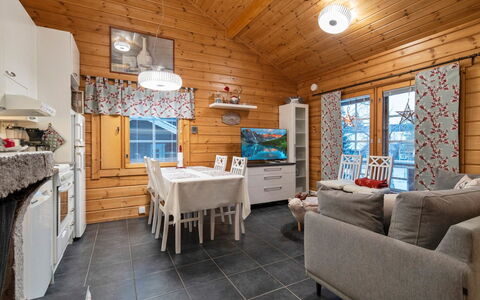 Lomaylläs Maja, Palovaarankaarre 6 a: Waterway, Bank, Watercourse, Lake, Cottage, Forest, Channel, Reservoir, Log Cabin