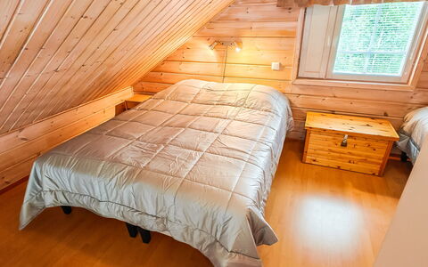 Ylläs-Ropo 5A: Wood, Flooring, Floor, Furniture, Bedroom, Home, Ceiling, Interior Design, Attic, Wood Stain