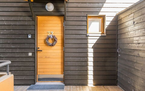 Karhunvartijan Linna C22: Wood, Siding, Cottage, House, Home, Plank, Garden Buildings, Log Cabin, Hardwood, Porch
