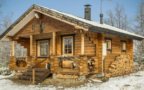 Pikkupöllö: Wood, House, Cottage, Roof, Log Cabin, Home, Siding, Door, Hardwood, Hut