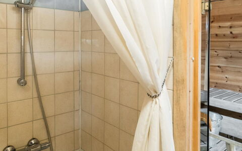 Pikkupöllö: Flooring, Floor, Interior Design, Shower, Bathroom, Plumbing, Composite Material, Plumbing Fixture, Shower Curtain, Shower Head