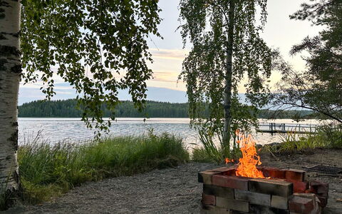 Suviranta: Tree, Bank, House, Cottage, Lake, Pond, Forest, Log Cabin