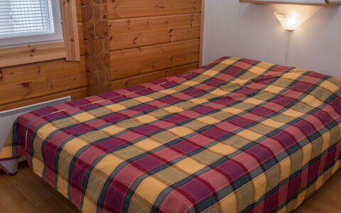 Peiponpesä B: Wood, Floor, Flooring, Interior Design, Bedroom, Linens, Bed Sheet, Bed, Furniture, Room