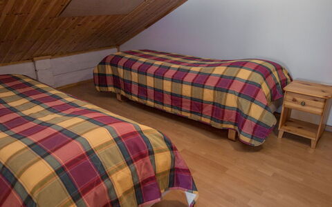 Peiponpesä B: Bed, Bedroom, Floor, Flooring, Bedding, Bed Sheet, Wood, Furniture, Linens, Interior Design