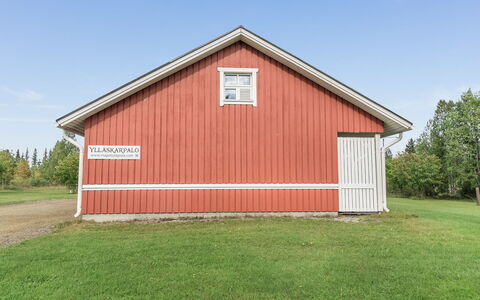 Ylläskarpalo 1 Päätyhuoneisto: Grass, Wood, Roof, Siding, House, Architecture, Plain, Home, Land Lot, Rural Area