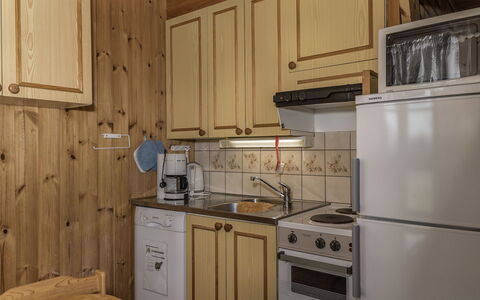 Ylläskarpalo 1 Päätyhuoneisto: Kitchen, Wood, Countertop, Cabinetry, Flooring, Ceiling, Floor, Major Appliance, Kitchen Appliance, Interior Design
