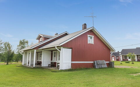 Ylläskarpalo 1 Päätyhuoneisto: Grass, Building, House, Roof, Home, Plain, Cottage, Rural Area, Land Lot, Residential Area