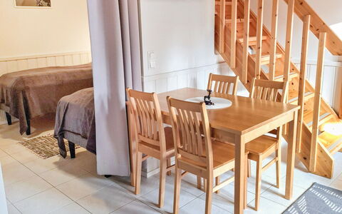 Yllästar 1 As 211 Aamurusko: Furniture, Flooring, Floor, Interior Design, Wood, Room, Apartment, Wood Flooring, Lighting, Table