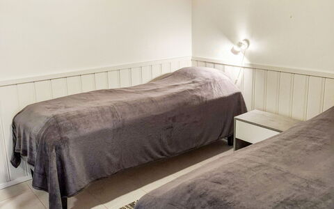 Yllästar 1 As 211 Aamurusko: Bed, Bedroom, Floor, Flooring, Wood, Bed Sheet, Bedding, Furniture, Interior Design, Linens