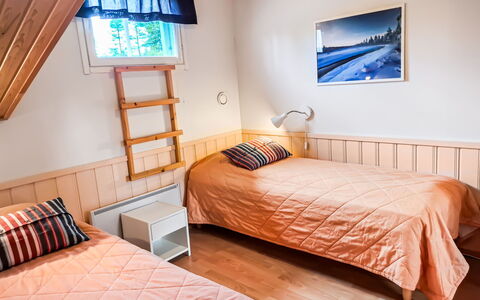 Yllästar 1 As 211 Aamurusko: Bed, Bedroom, Wood, Flooring, Interior Design, Floor, Furniture, Bed Sheet, Bedding, Room