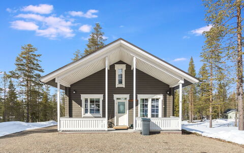 Ylläskankare: Cottage, House, Home, Garden Buildings, Siding, Log Cabin, Farmhouse, Estate, Shed, Yard