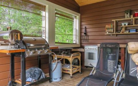 Villa Petra: Wood, Cottage, Log Cabin, Forest, Shed, Garden Buildings, Larch, Woodland, Wood Stain