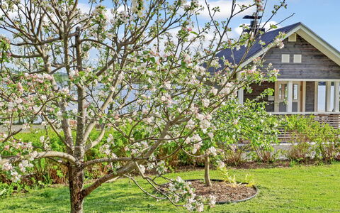 Villa Paasirinne a: Cottage, House, Home, Garden Buildings, Siding, Log Cabin, Farmhouse, Estate, Shed, Yard