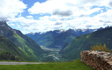 Rustico Cà Dru Lurenz: Mountain, Mountainous Landforms, Hill, Grass, Nature, Mountain Range, Natural Landscape, Highland, Grassland, Landscape